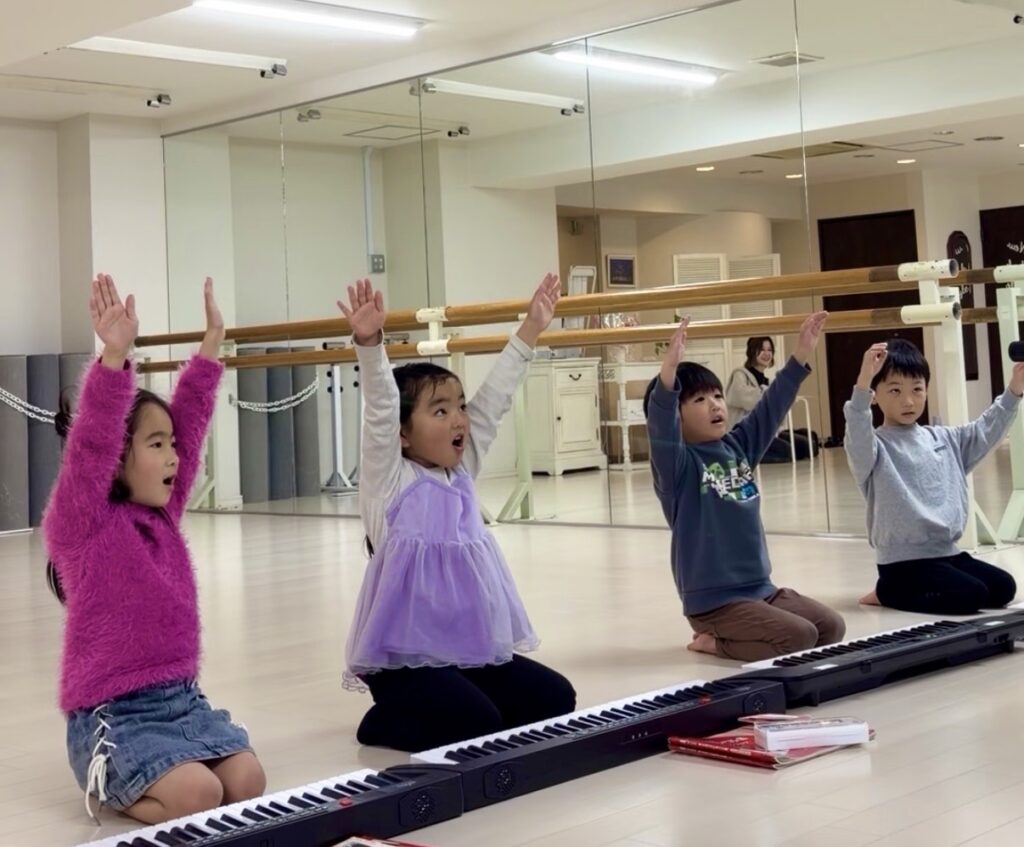     久米川教室のリトミック＆ピアノグループレッスン